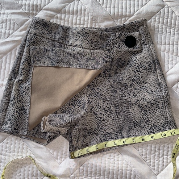 Zara Snake skort . Size Small - Picture 7 of 9